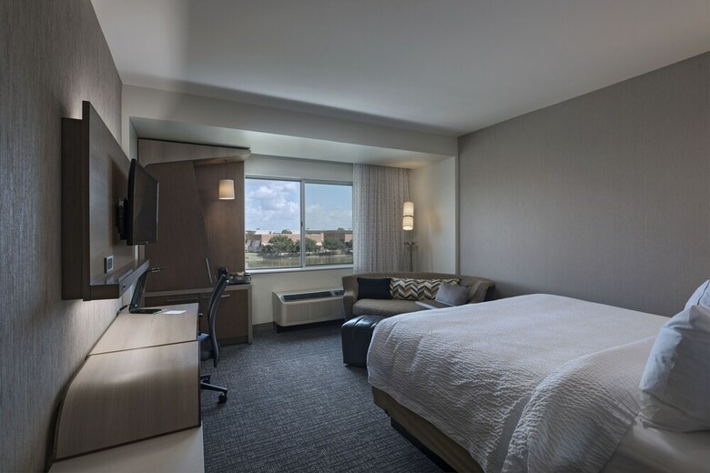 Hotel Courtyard By Marriott Houston Sugar Land/lake Pointe