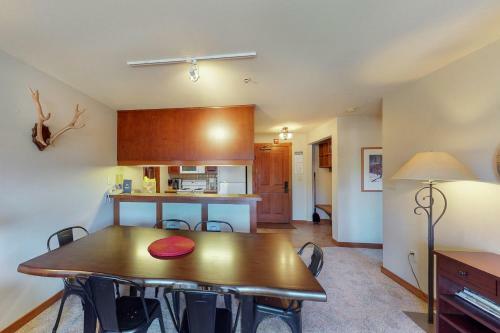 Powderhorn Lodge 311: Poppy Suite