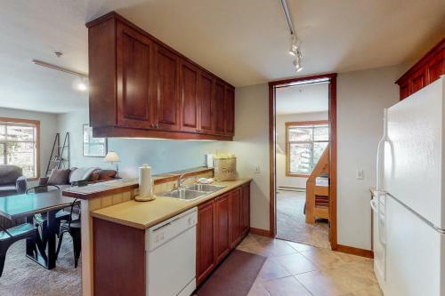 Powderhorn Lodge 311: Poppy Suite