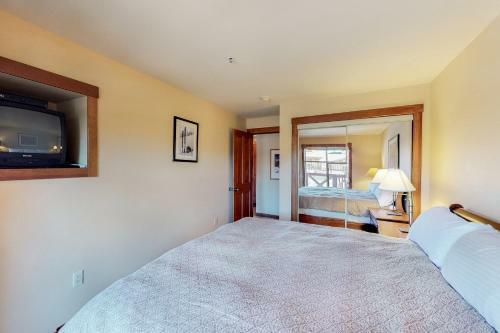 Powderhorn Lodge 311: Poppy Suite