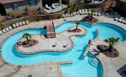 Pvz #35: Poolside Commons At Paradise Village