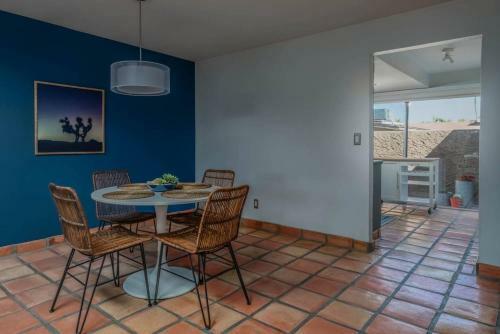 Cozy Two-bedroom With Pool Near Old Town
