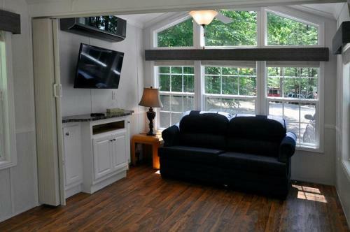 Tuxbury Pond Camping Resort Cottage