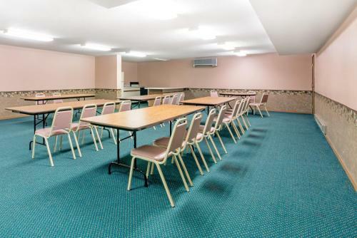 Hotel Super 8 By Wyndham Milbank Sd