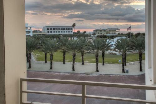 Exhale - 45 Central Square B-2 By Dune Vacation Rentals