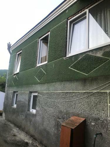Hostal At Alla's