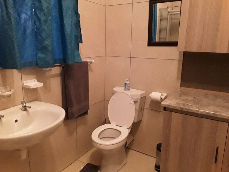Hostal Victoria Oaks Guesthouse