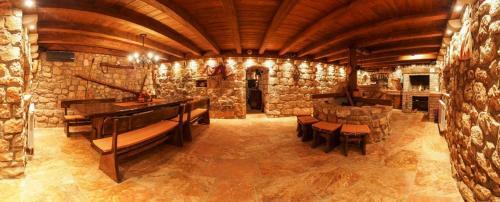 Mitrovici Villa Sleeps 8 Pool Air Con Wifi