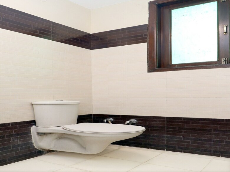 Oyo 4849 Hotel Staywell