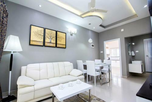 Hotel Two Bedroom Luxury Apartment With Balcony