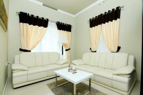 Hotel Two Bedroom Luxury Apartment With Balcony