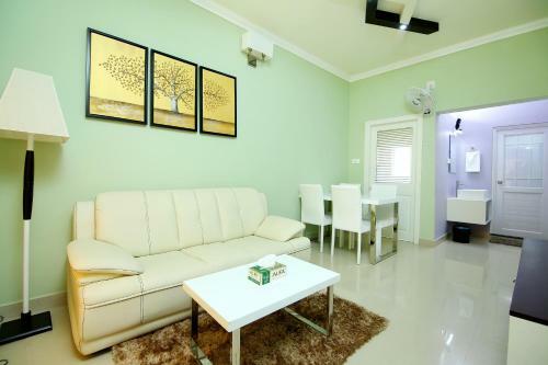 Hotel Two Bedroom Luxury Apartment With Balcony