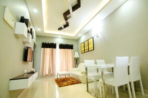 Hotel Two Bedroom Luxury Apartment With Balcony