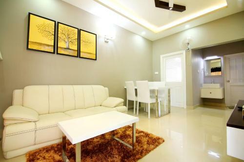 Hotel Two Bedroom Luxury Apartment With Balcony
