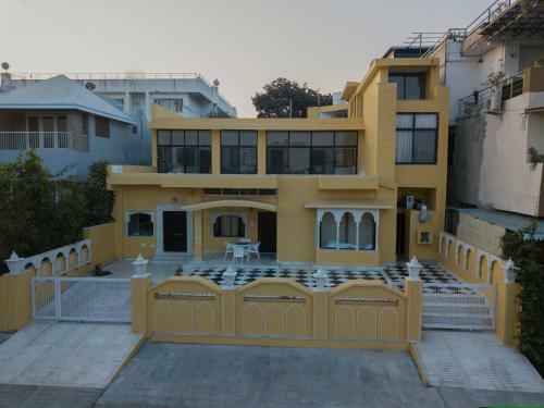 Chandraveer Niwas