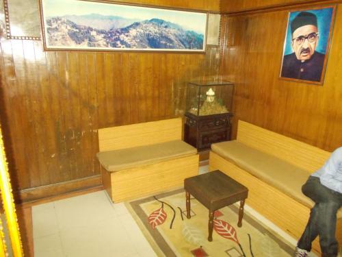 Hotel Royal Stay Near Mall Road