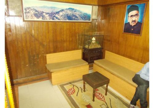 Hotel Royal Stay Near Mall Road