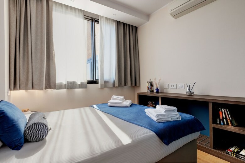Fly Dec� Hotel