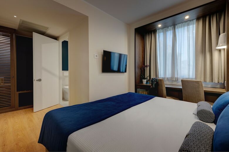 Fly Dec� Hotel
