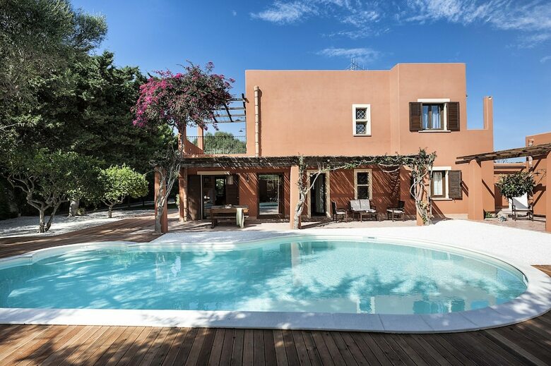 Classic Holiday Villa With Pool In Sicily, Italy