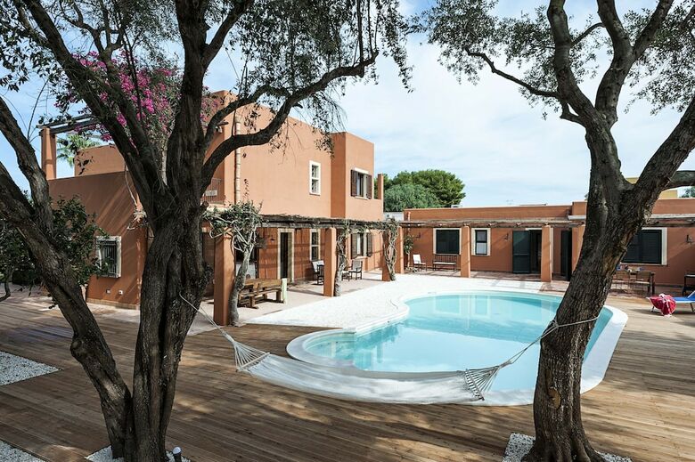 Classic Holiday Villa With Pool In Sicily, Italy