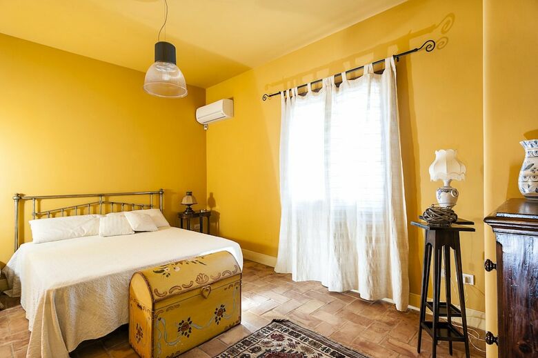 Classic Holiday Villa With Pool In Sicily, Italy