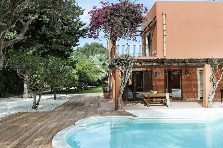 Classic Holiday Villa With Pool In Sicily, Italy