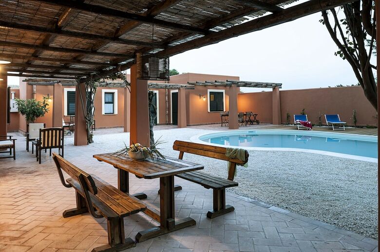 Classic Holiday Villa With Pool In Sicily, Italy