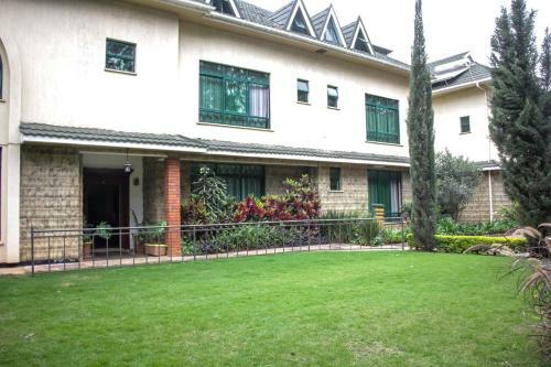 Hotel Karen Inn & Suites