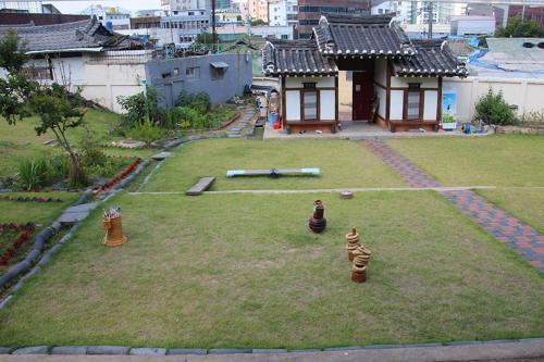 Hostal Former Guamseowon Hanok Guesthouse
