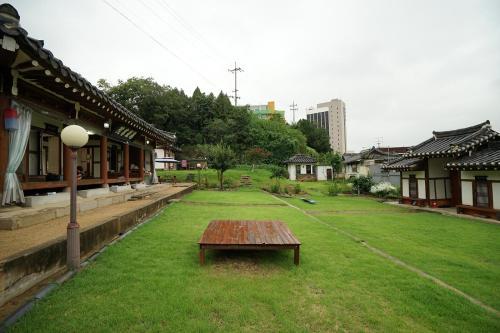 Hostal Former Guamseowon Hanok Guesthouse