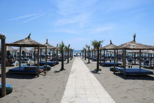 Saranda Beach Bungalow