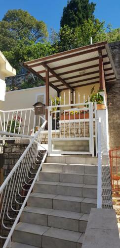 Hostal Smjestaj ?cubrilo"