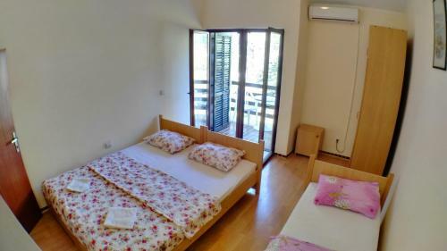 Hostal Guesthouse Obala