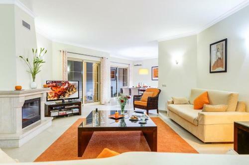 Gale Villa Sleeps 8 Pool Air Con Wifi