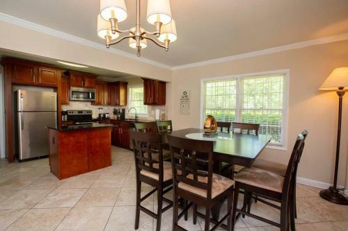 Five-bedroom Decatur (Georiga) Holiday Home