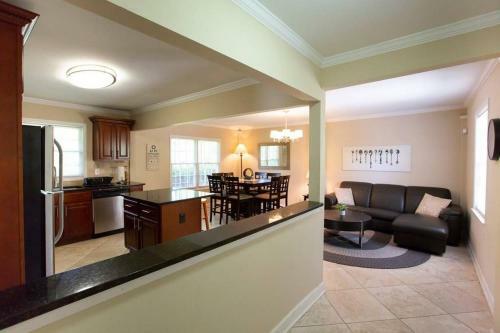 Five-bedroom Decatur (Georiga) Holiday Home