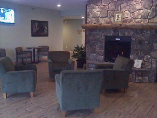 Hotel Junction Inn Suites & Conference Center
