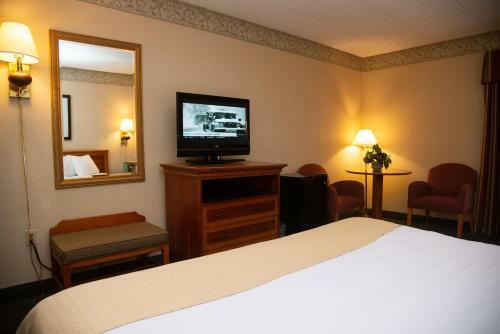 Holiday Lodge Hotel And Conference Center