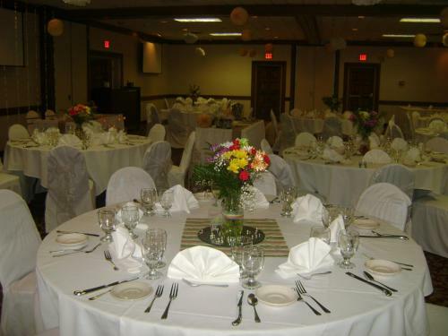 Holiday Lodge Hotel And Conference Center