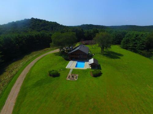 Grande Butte Lodge - Hocking Hills Home