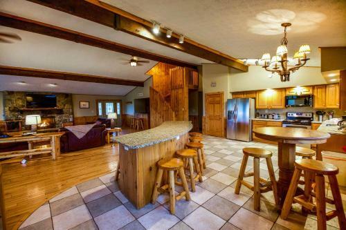 Grande Butte Lodge - Hocking Hills Home