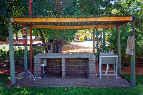Hostal Kalahari Camelthorn Camping And B&B