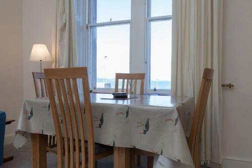 Apartamento 2 Bedroom Flat Sleeps 4 By The Shore