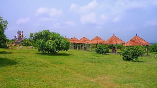Hotel Kadambavanam Ethnic Village Resort
