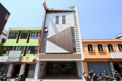 Oyo 12153 Hotel B S International