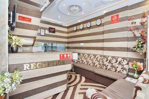 Oyo 12153 Hotel B S International