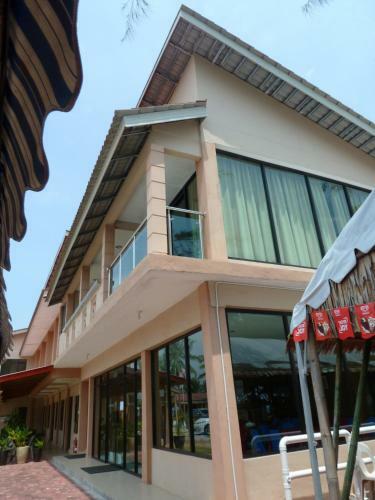 Hostal Cempaka Beach Resort