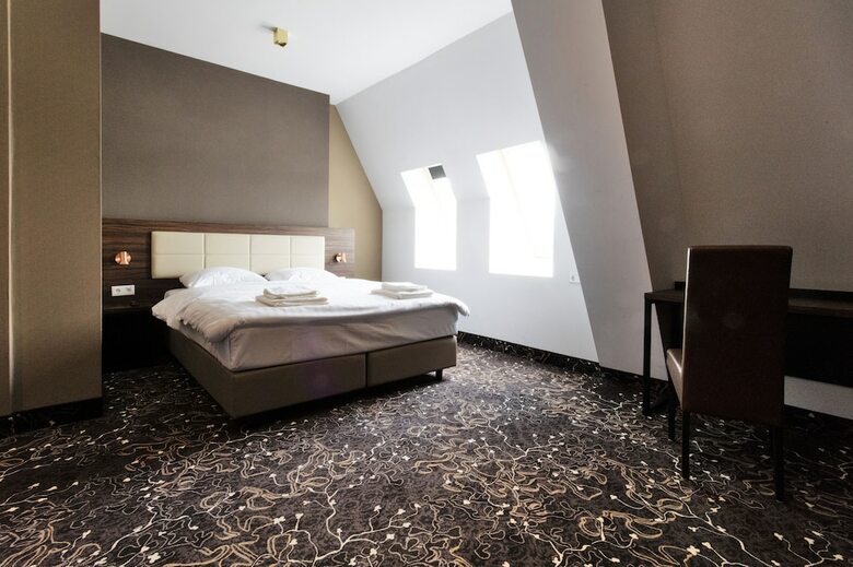 The Lake Hotel Amsterdam Airport