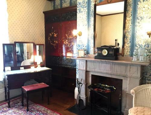 Posada Coach House Inn